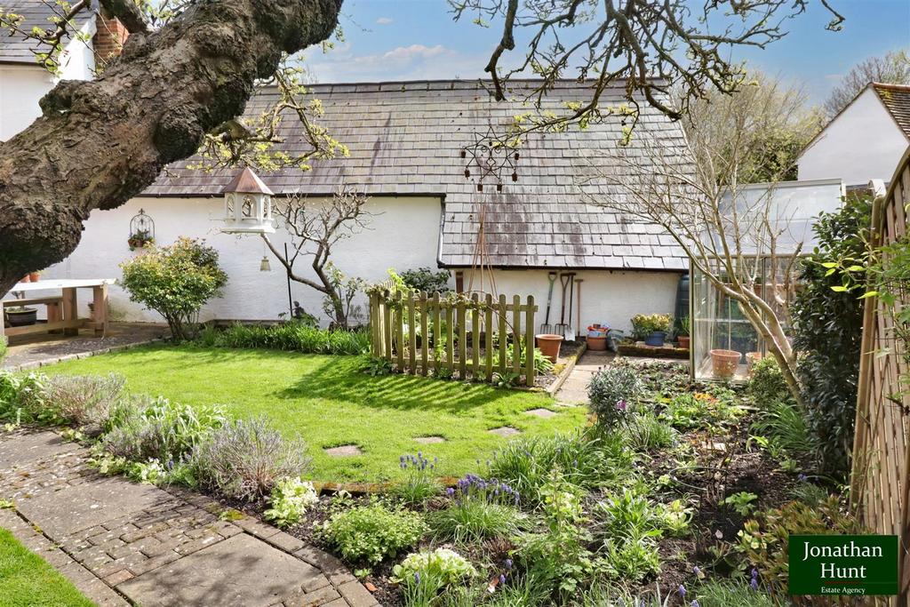 REAR GARDEN pic 3
