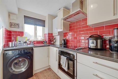 77 Plumtree Close, Dagenham, RM10 8UE