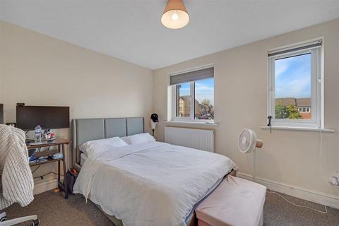 77 Plumtree Close, Dagenham, RM10 8UE