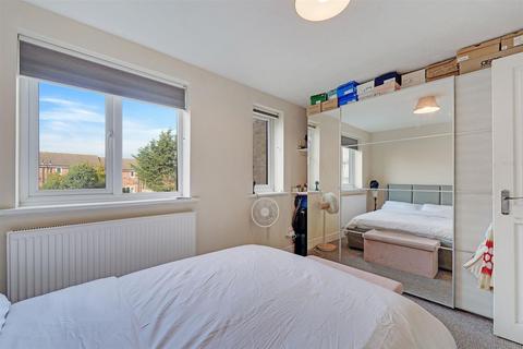 77 Plumtree Close, Dagenham, RM10 8UE