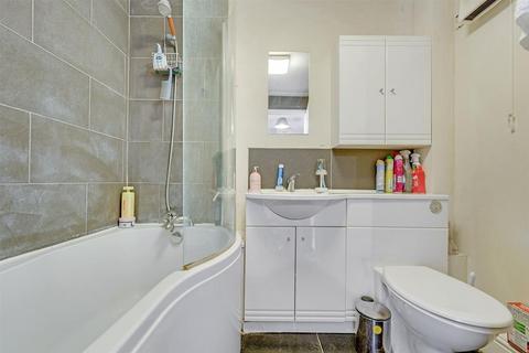77 Plumtree Close, Dagenham, RM10 8UE
