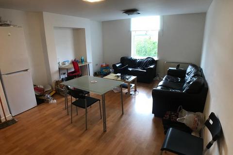 3 bedroom flat to rent, Alan Road, Manchester M20