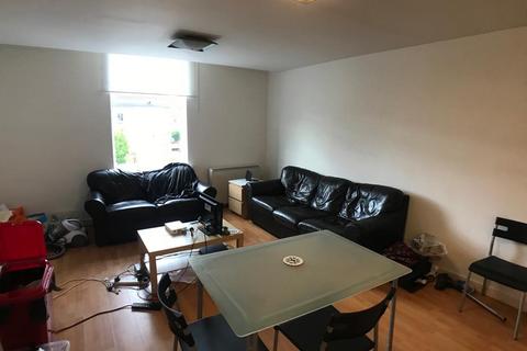 3 bedroom flat to rent, Alan Road, Manchester M20