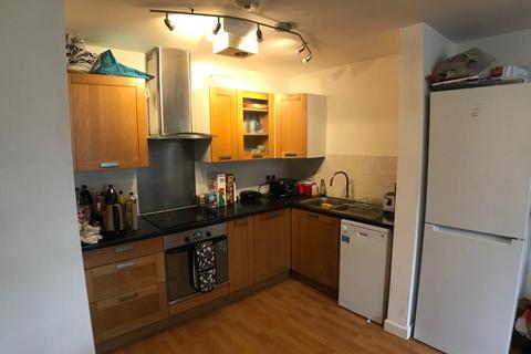 3 bedroom flat to rent, Alan Road, Manchester M20