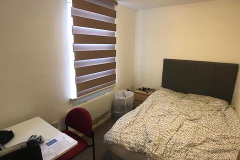 3 bedroom flat to rent, Alan Road, Manchester M20