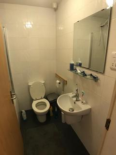 3 bedroom flat to rent, Alan Road, Manchester M20