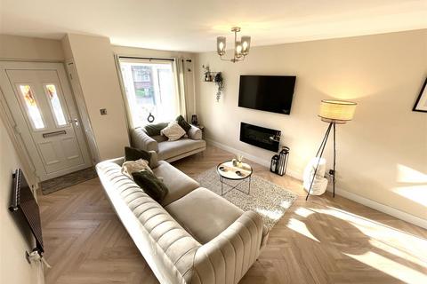 2 bedroom end of terrace house for sale, Barkstone Drive, Herongate, Shrewsbury