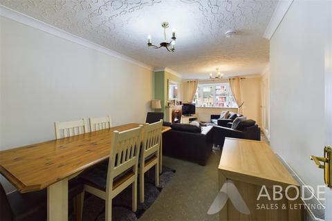 3 bedroom semi-detached house for sale, Deepmore Close, Burton-On-Trent DE13