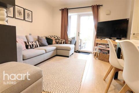 2 bedroom detached house to rent, Arundel House, E17