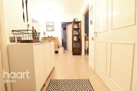 2 bedroom detached house to rent, Arundel House, E17