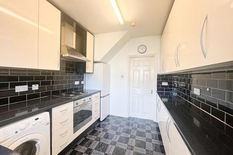 3 bedroom terraced house to rent, Otley Drive, Ilford, IG2