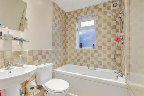 14 Birtrick Drive, Meopham, Gravesend, DA13 0LR