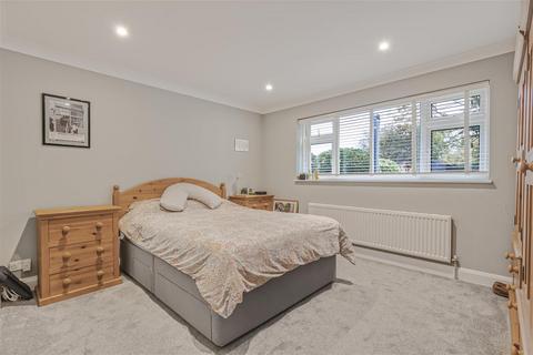 14 Birtrick Drive, Meopham, Gravesend, DA13 0LR