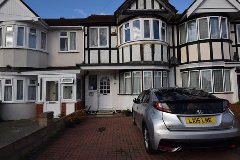 3 bedroom terraced house to rent, Warden Avenue, Harrow HA2