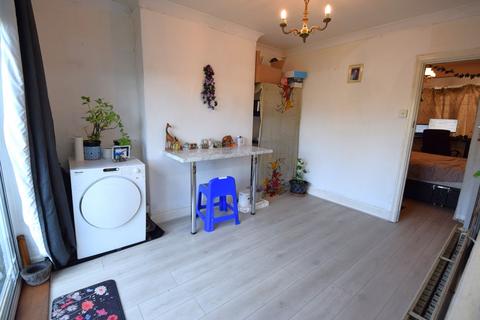 3 bedroom terraced house to rent, Warden Avenue, Harrow HA2