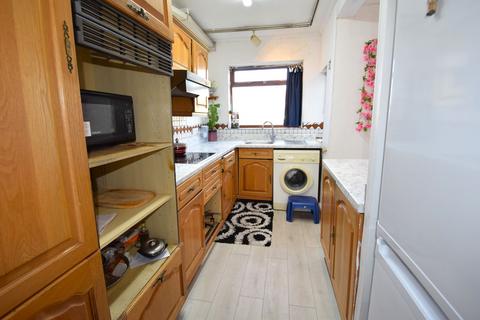 3 bedroom terraced house to rent, Warden Avenue, Harrow HA2