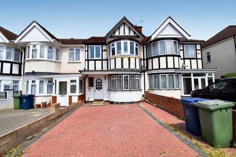 3 bedroom terraced house to rent, Warden Avenue, Harrow HA2