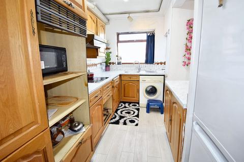 3 bedroom terraced house to rent, Warden Avenue, Harrow HA2