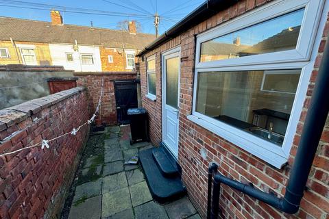 2 bedroom terraced house to rent, Craig Street, Darlington DL3