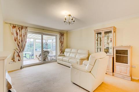 2 bedroom semi-detached bungalow for sale, Staplegrove, Southend-on-sea, SS3