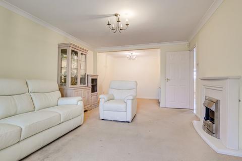 2 bedroom semi-detached bungalow for sale, Staplegrove, Southend-on-sea, SS3