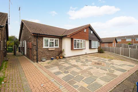 2 bedroom semi-detached bungalow for sale, Staplegrove, Southend-on-sea, SS3