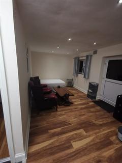 1 bedroom flat to rent, Spring Grove Road, Hounslow TW3