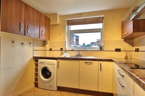 2 bedroom flat for sale, Twixtbears, Tewkesbury