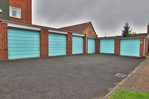 2 bedroom flat for sale, Twixtbears, Tewkesbury