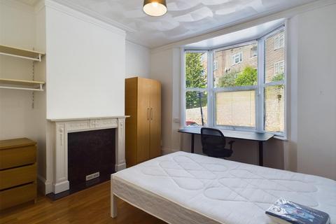 6 bedroom terraced house to rent, Wakefield Road, Brighton