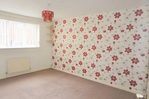 3 bedroom terraced house to rent, Kempsey Close, Redditch