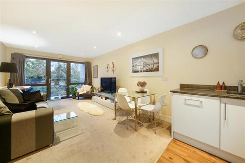 2 bedroom flat to rent, Gwynne Road, SW11