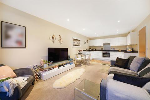 2 bedroom flat to rent, Gwynne Road, SW11