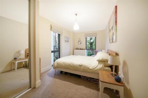 2 bedroom flat to rent, Gwynne Road, SW11