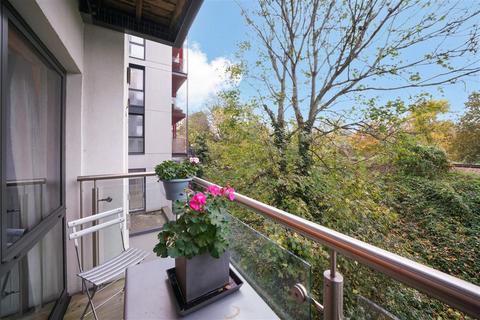 2 bedroom flat to rent, Gwynne Road, SW11