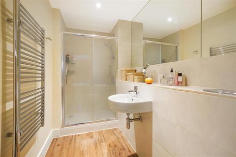 2 bedroom flat to rent, Gwynne Road, SW11