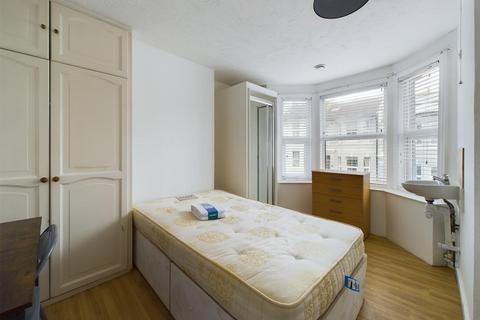 6 bedroom terraced house to rent, Bentham Road, Brighton