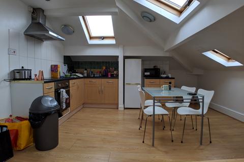 2 bedroom flat to rent, Mauldeth Road West, Manchester M20
