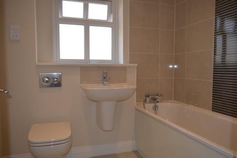 2 bedroom semi-detached house to rent, Station Crescent, Ashford TW15