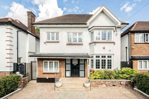 4 bedroom detached house to rent, Tillingbourne Gardens, London N3