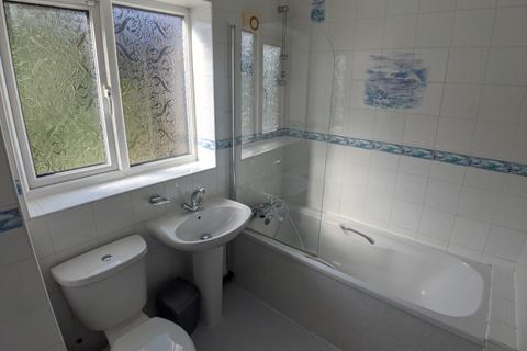 3 bedroom house to rent, Ladybarn Road, Manchester M14