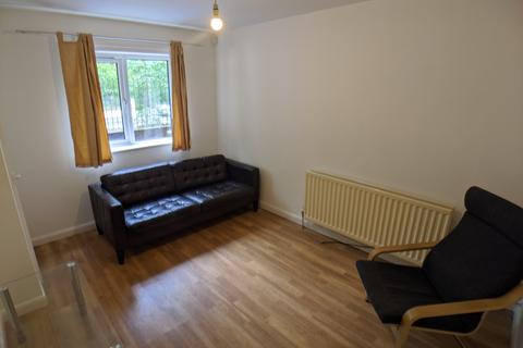 3 bedroom house to rent, Ladybarn Road, Manchester M14