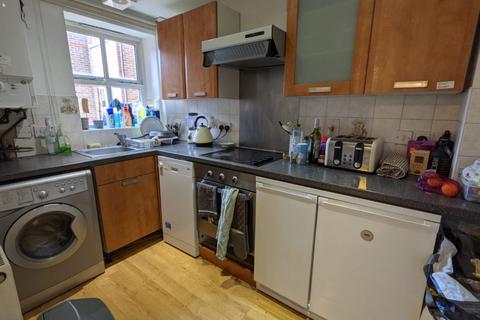 2 bedroom flat to rent, Wilmslow Road, Manchester M20