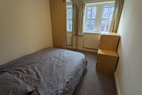 2 bedroom flat to rent, Wilmslow Road, Manchester M20