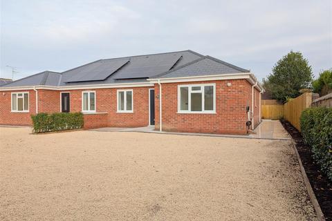 2 bedroom semi-detached bungalow for sale, Lower Howsell Road, Malvern