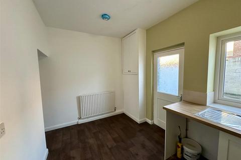 2 bedroom terraced house to rent, Thirlmere Road, Darlington