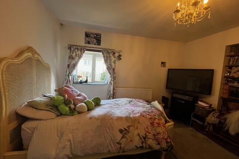 4 bedroom semi-detached house to rent, Felton Street, Felton BS40