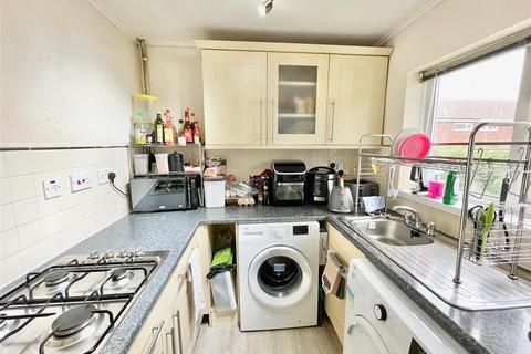 2 bedroom flat to rent, Walcot Close, Plymouth PL6