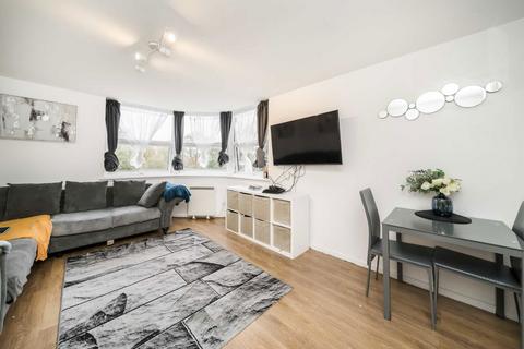 1 bedroom flat for sale, Riverside Close, London W7