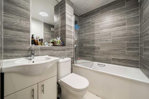 1 bedroom flat for sale, Riverside Close, London W7